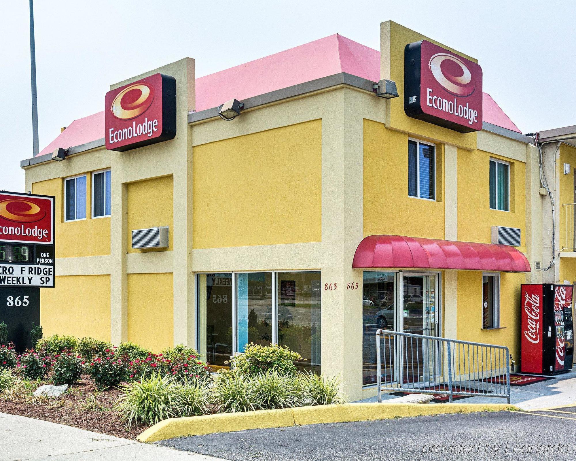 Econo Lodge At Military Circle Norfolk Exterior photo