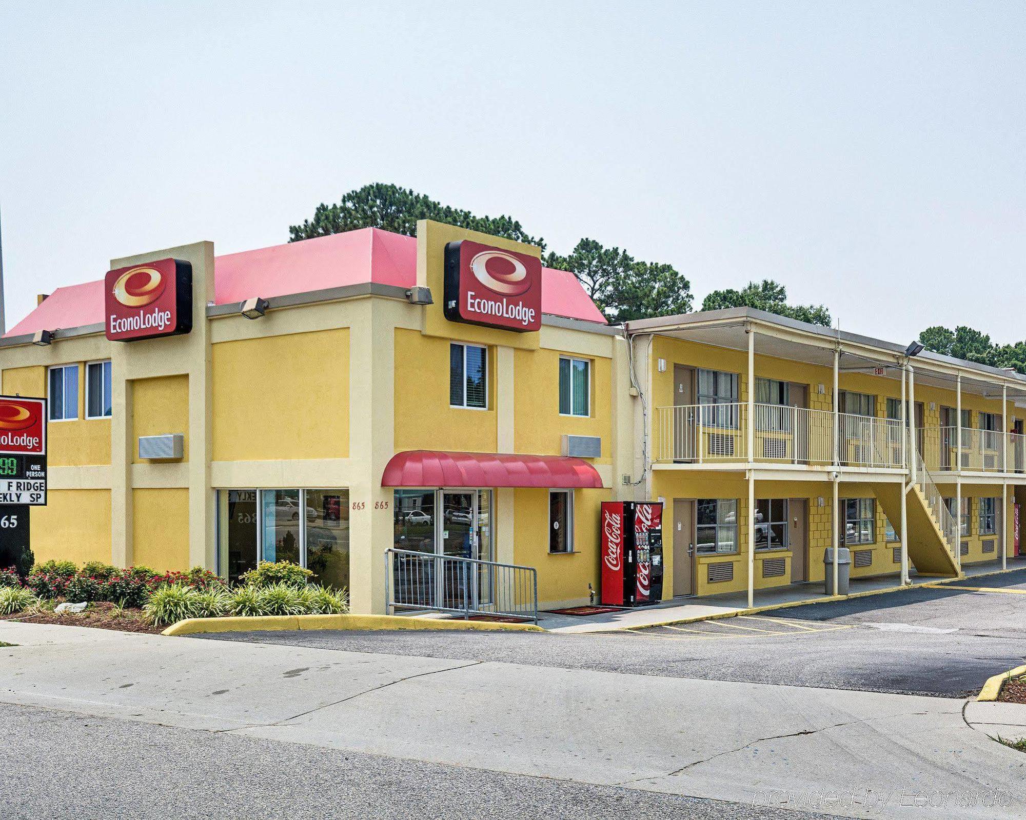 Econo Lodge At Military Circle Norfolk Exterior photo