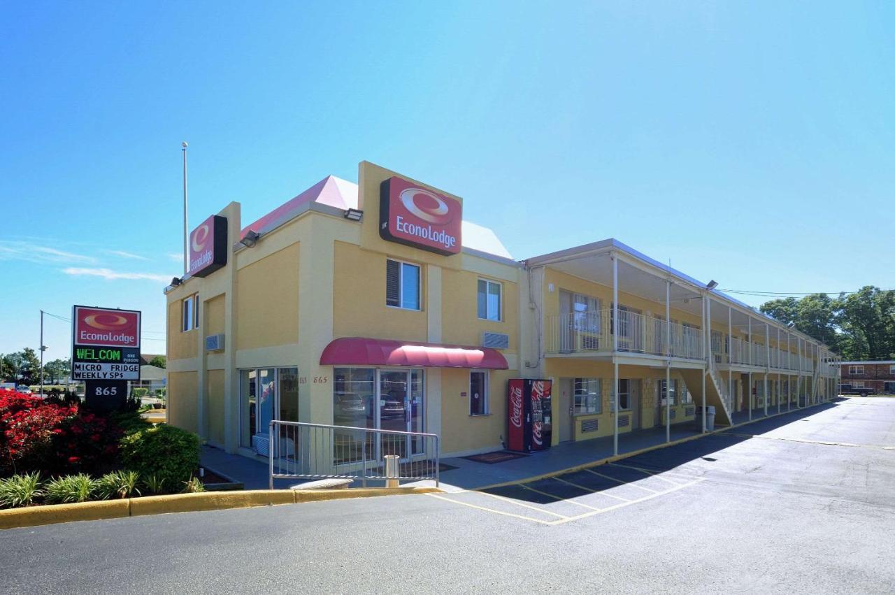 Econo Lodge At Military Circle Norfolk Exterior photo
